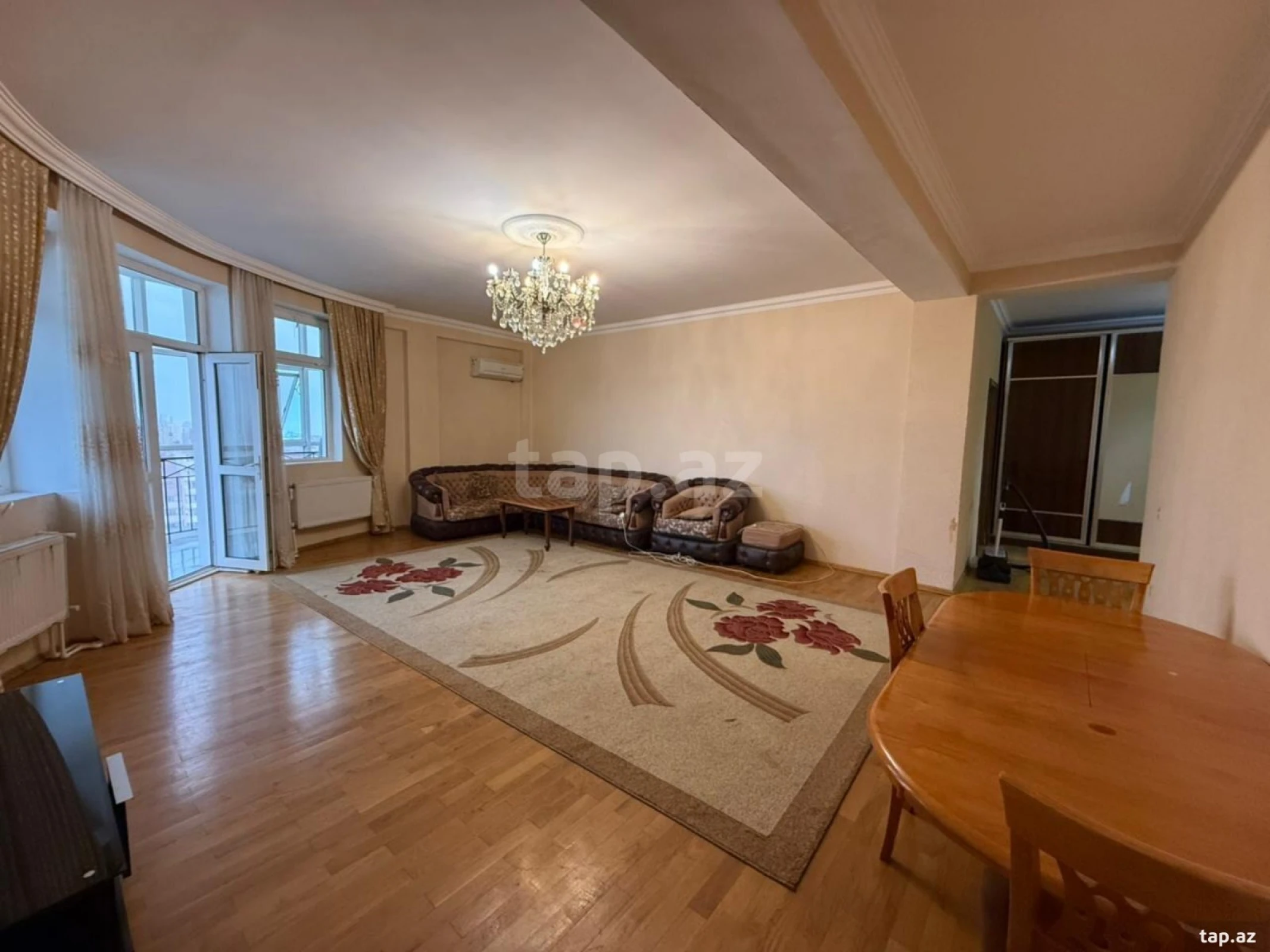Kirayə verilir 4 otaqlı yeni tikili 190 m²