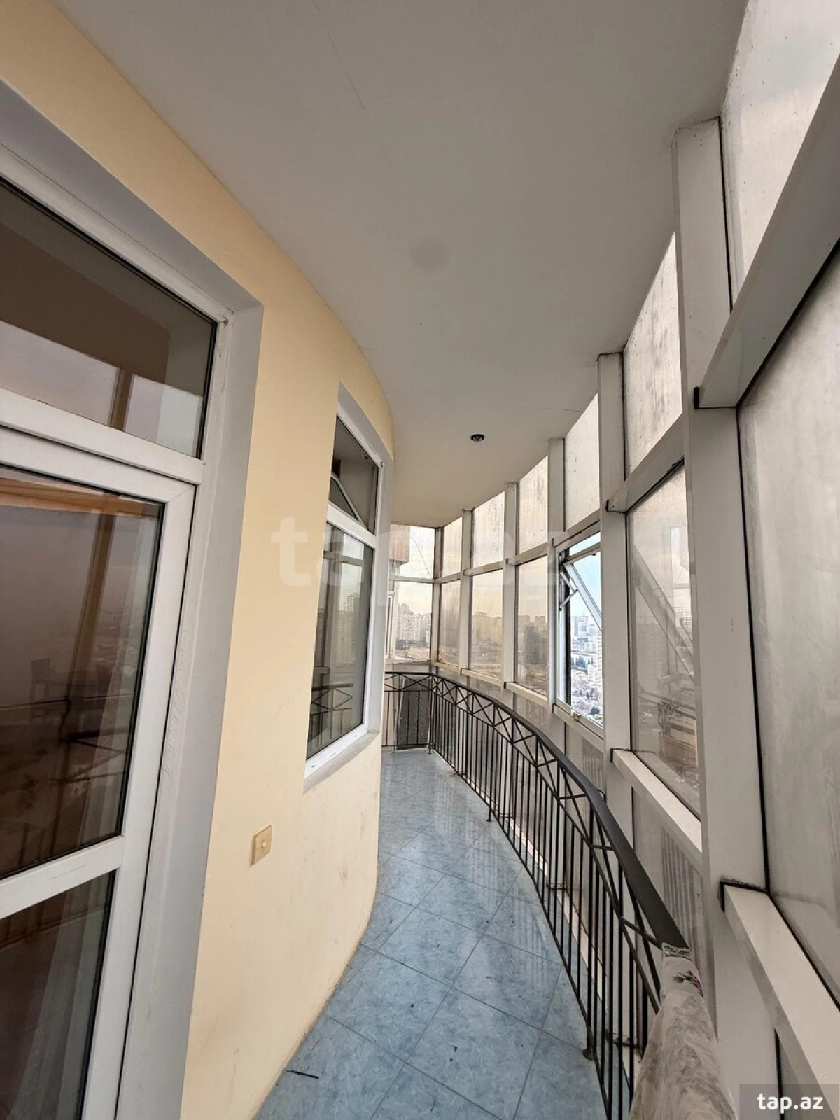 Kirayə verilir 4 otaqlı yeni tikili 190 m²