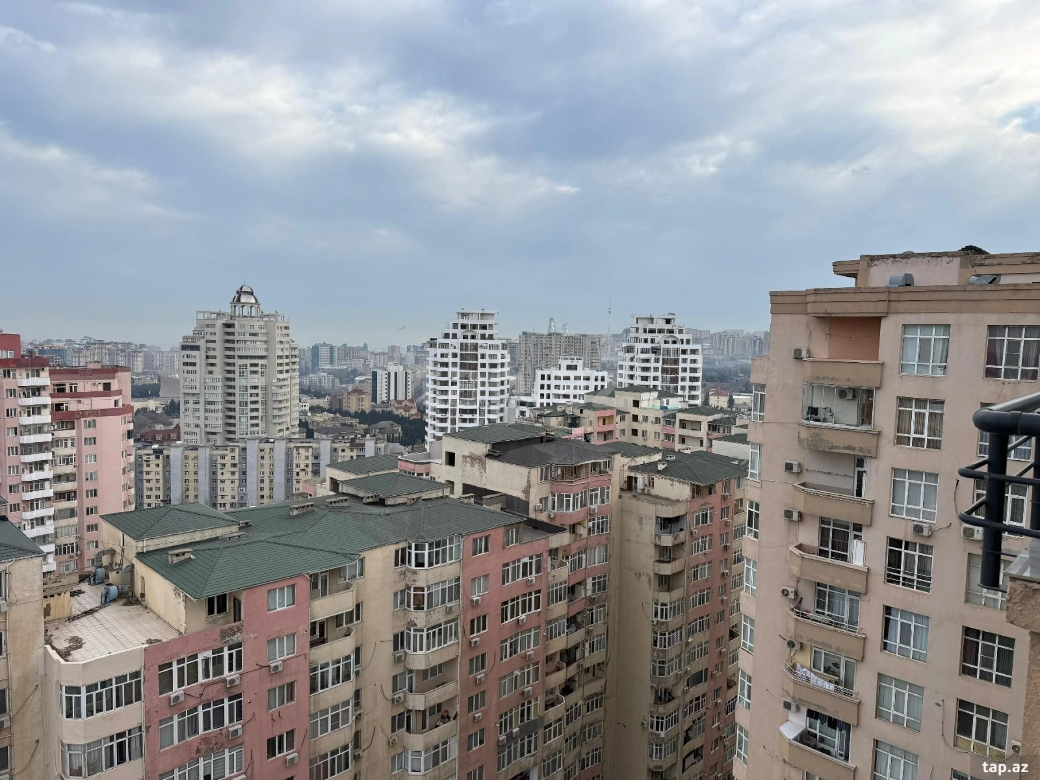 Kirayə verilir 4 otaqlı yeni tikili 190 m²