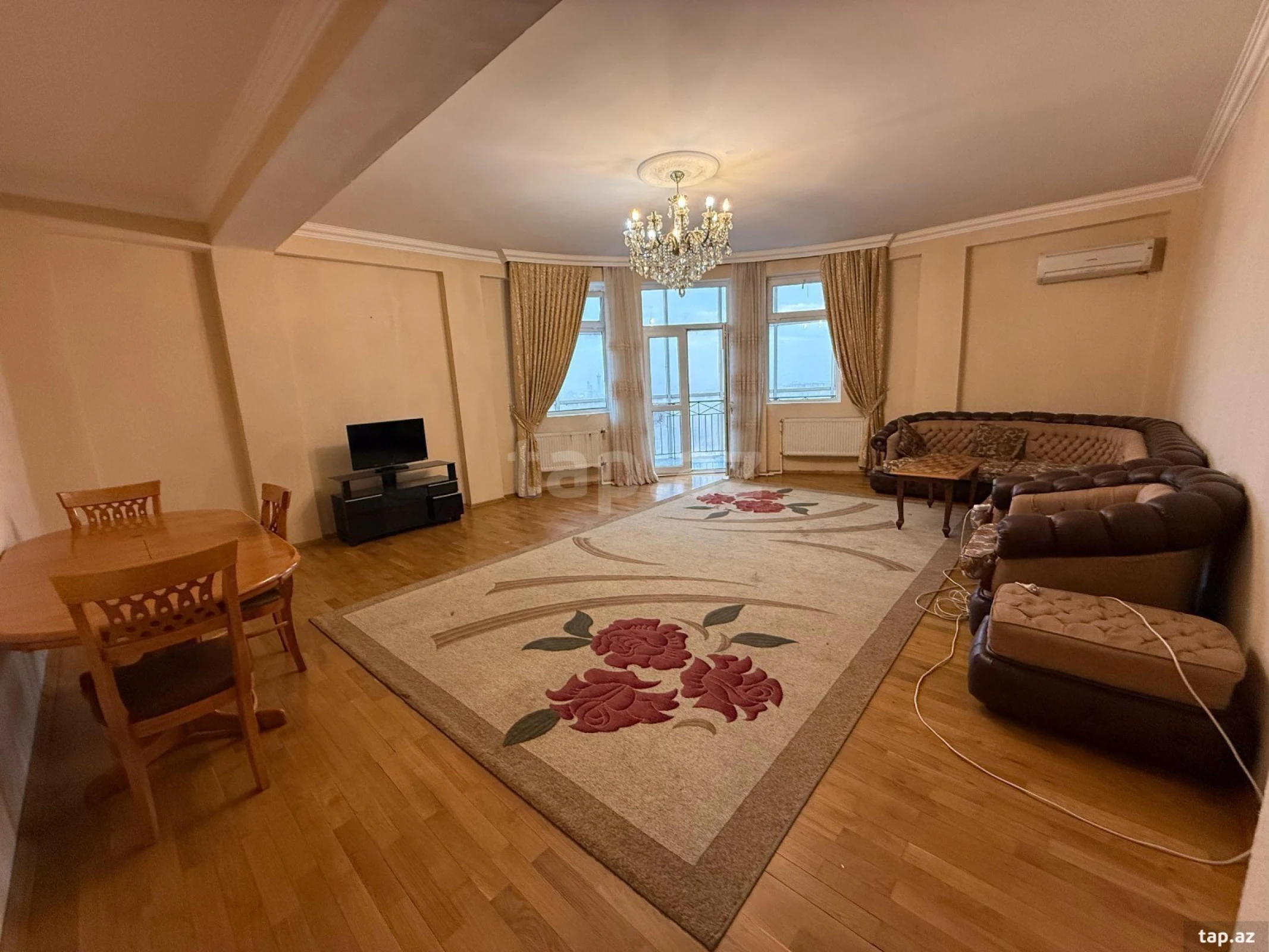 Kirayə verilir 4 otaqlı yeni tikili 190 m²