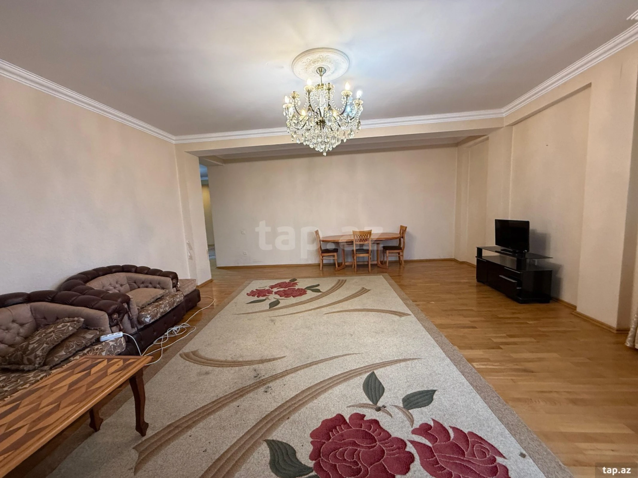 Kirayə verilir 4 otaqlı yeni tikili 190 m²