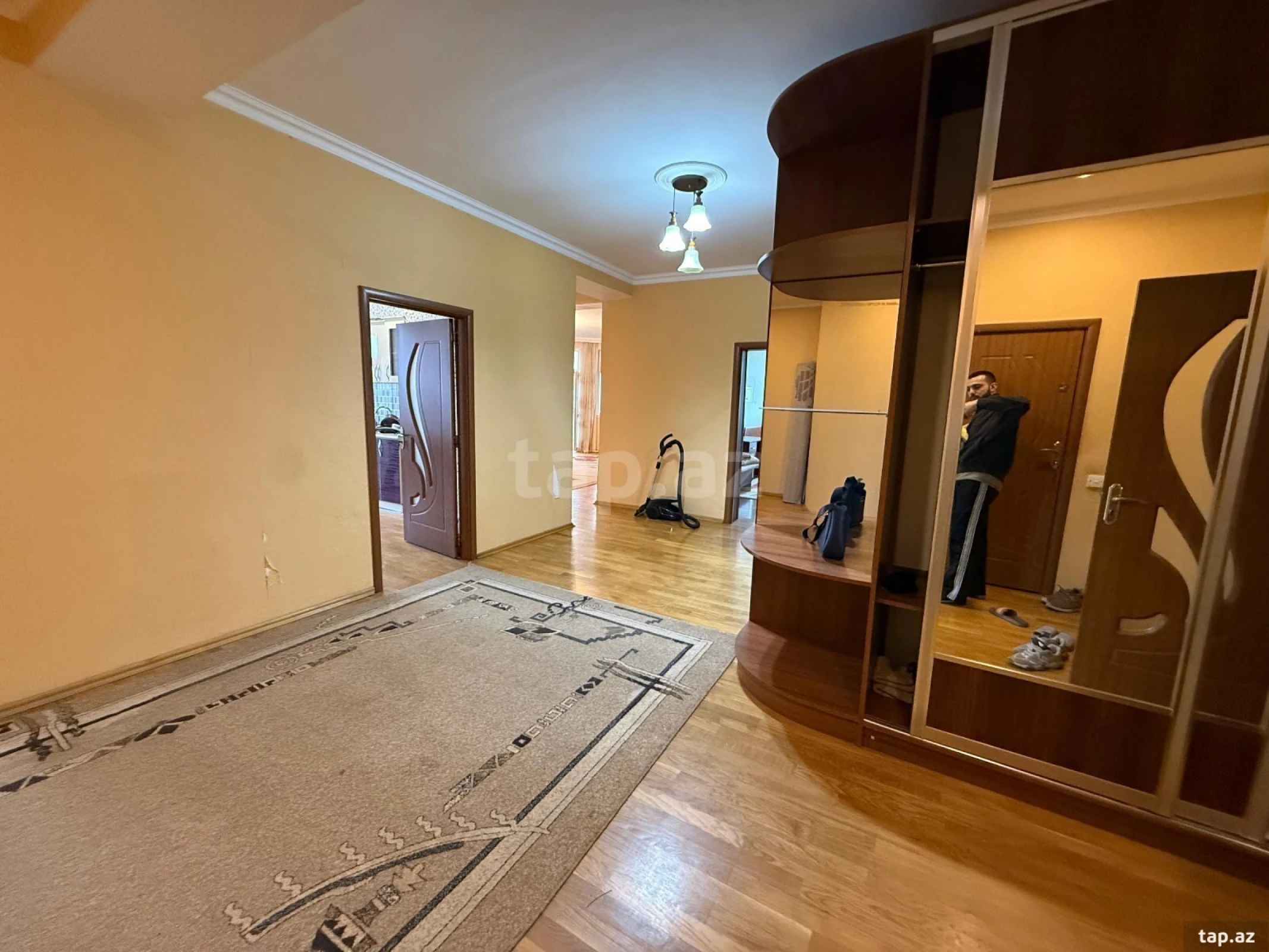 Kirayə verilir 4 otaqlı yeni tikili 190 m²