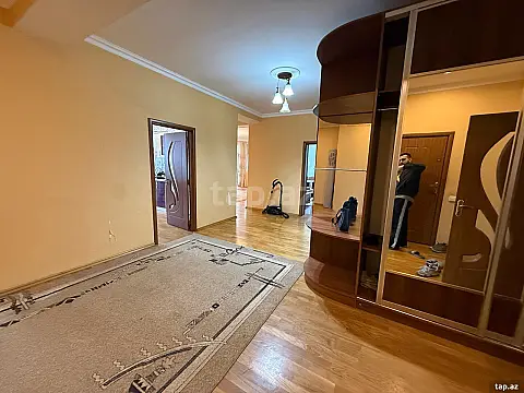 Kirayə verilir 4 otaqlı yeni tikili 190 m²