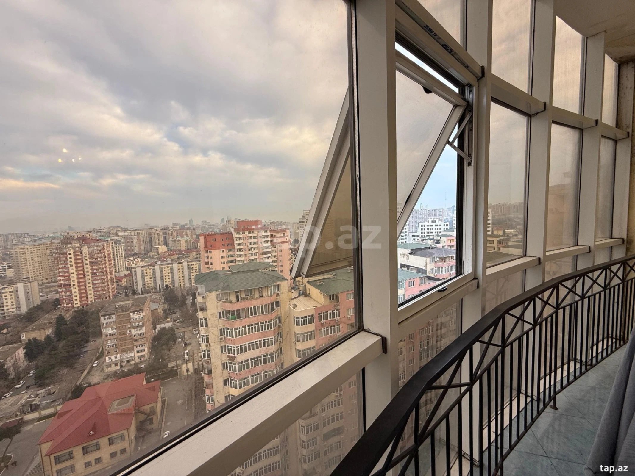Kirayə verilir 4 otaqlı yeni tikili 190 m²