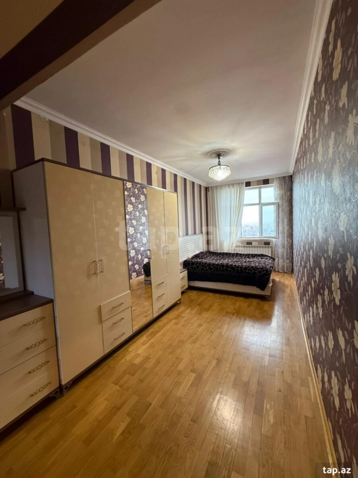 Kirayə verilir 4 otaqlı yeni tikili 190 m²