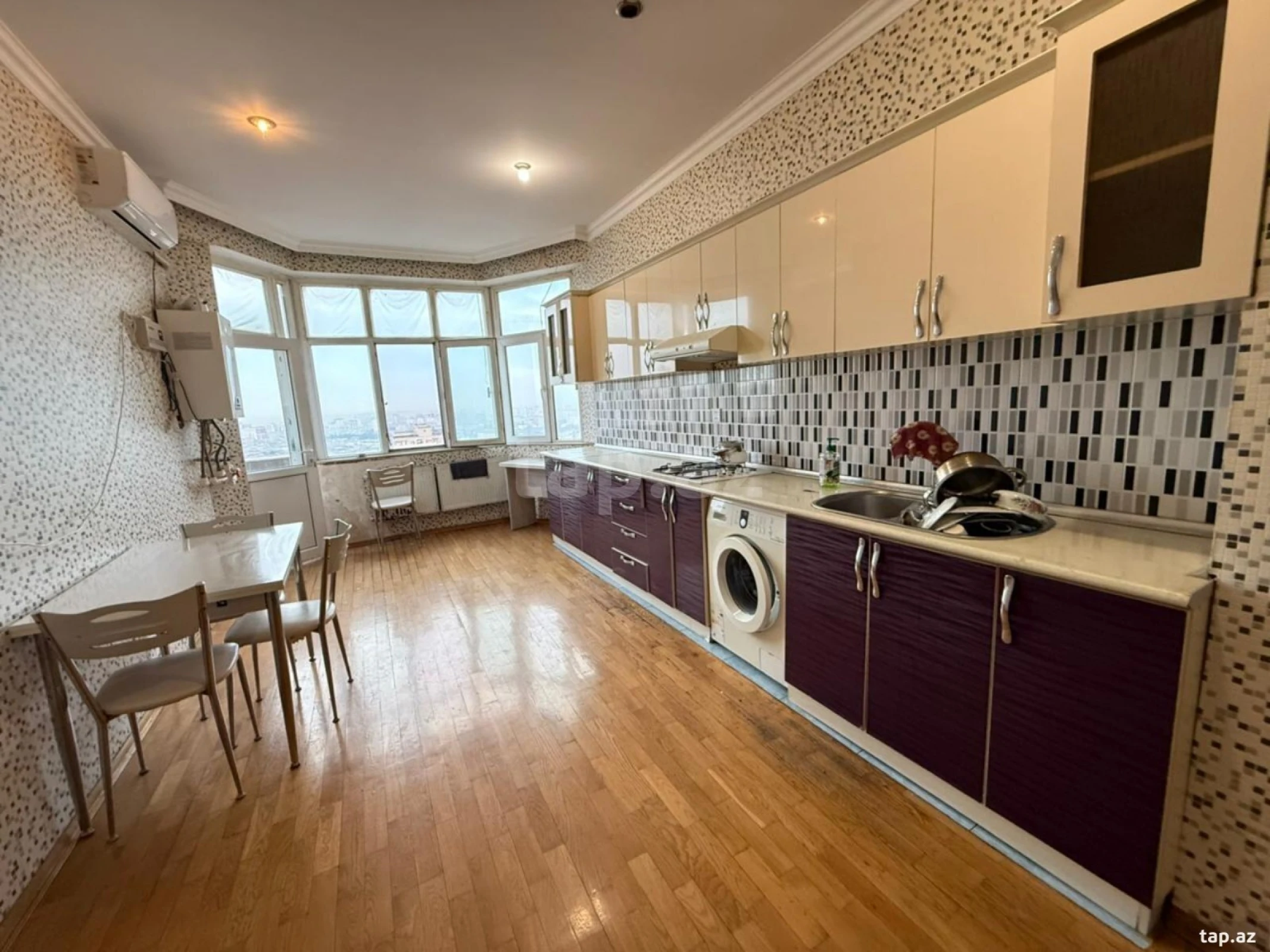 Kirayə verilir 4 otaqlı yeni tikili 190 m²