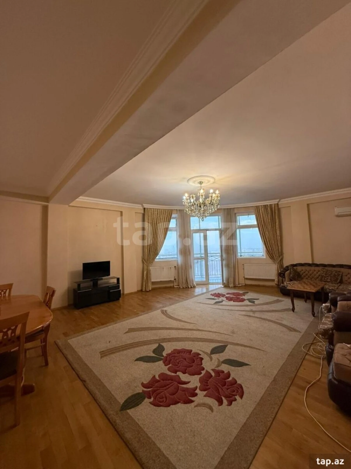 Kirayə verilir 4 otaqlı yeni tikili 190 m²