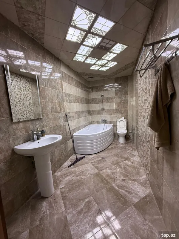 Kirayə verilir 4 otaqlı yeni tikili 190 m²