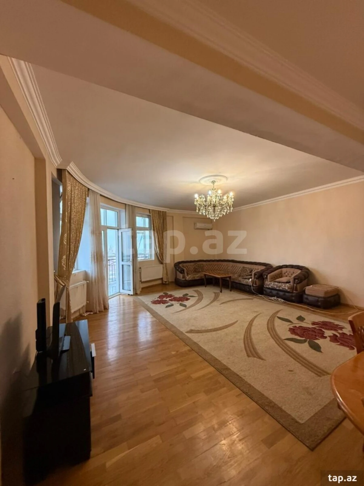 Kirayə verilir 4 otaqlı yeni tikili 190 m²