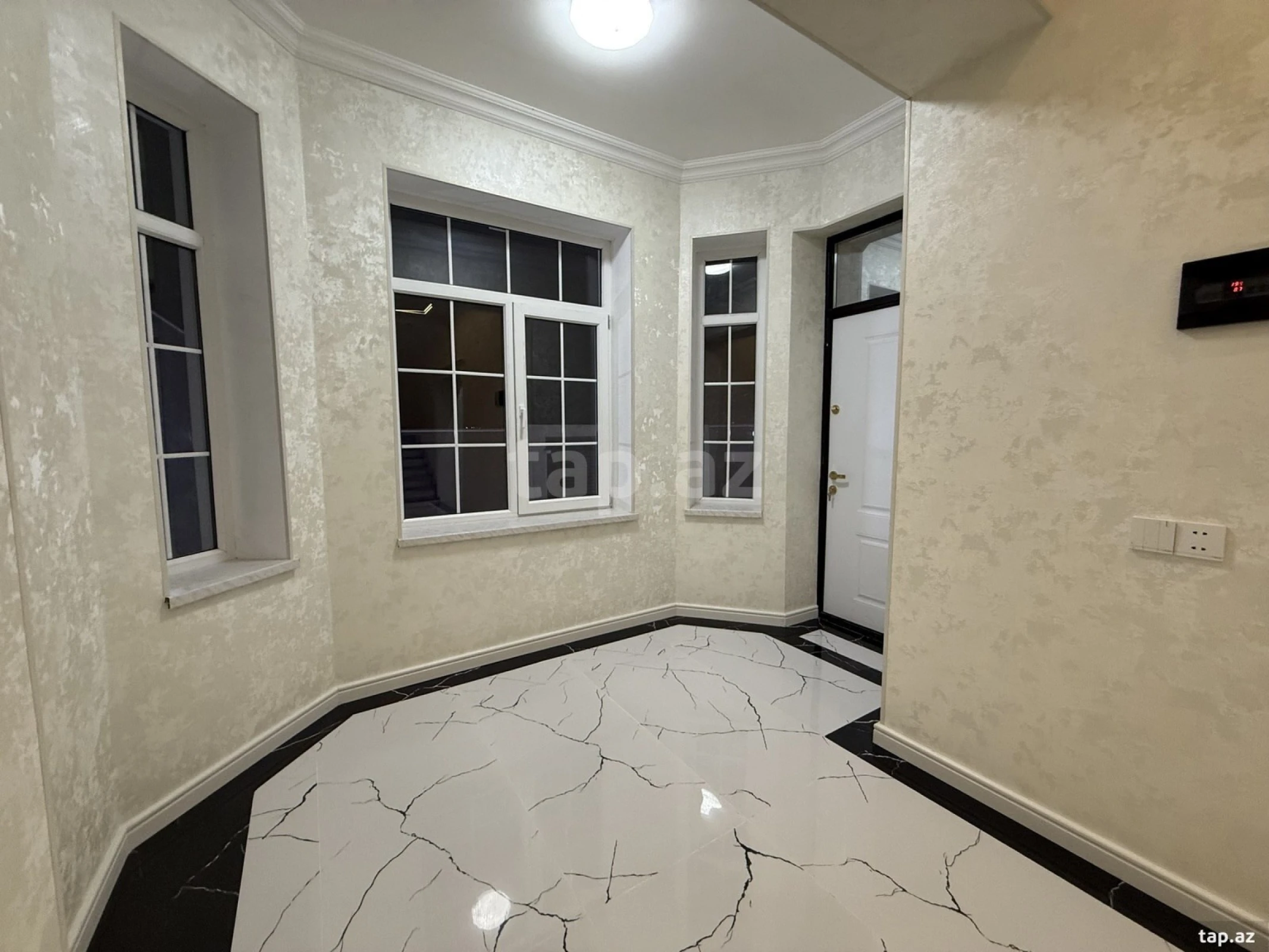 Satılır 6 otaqlı həyət evi