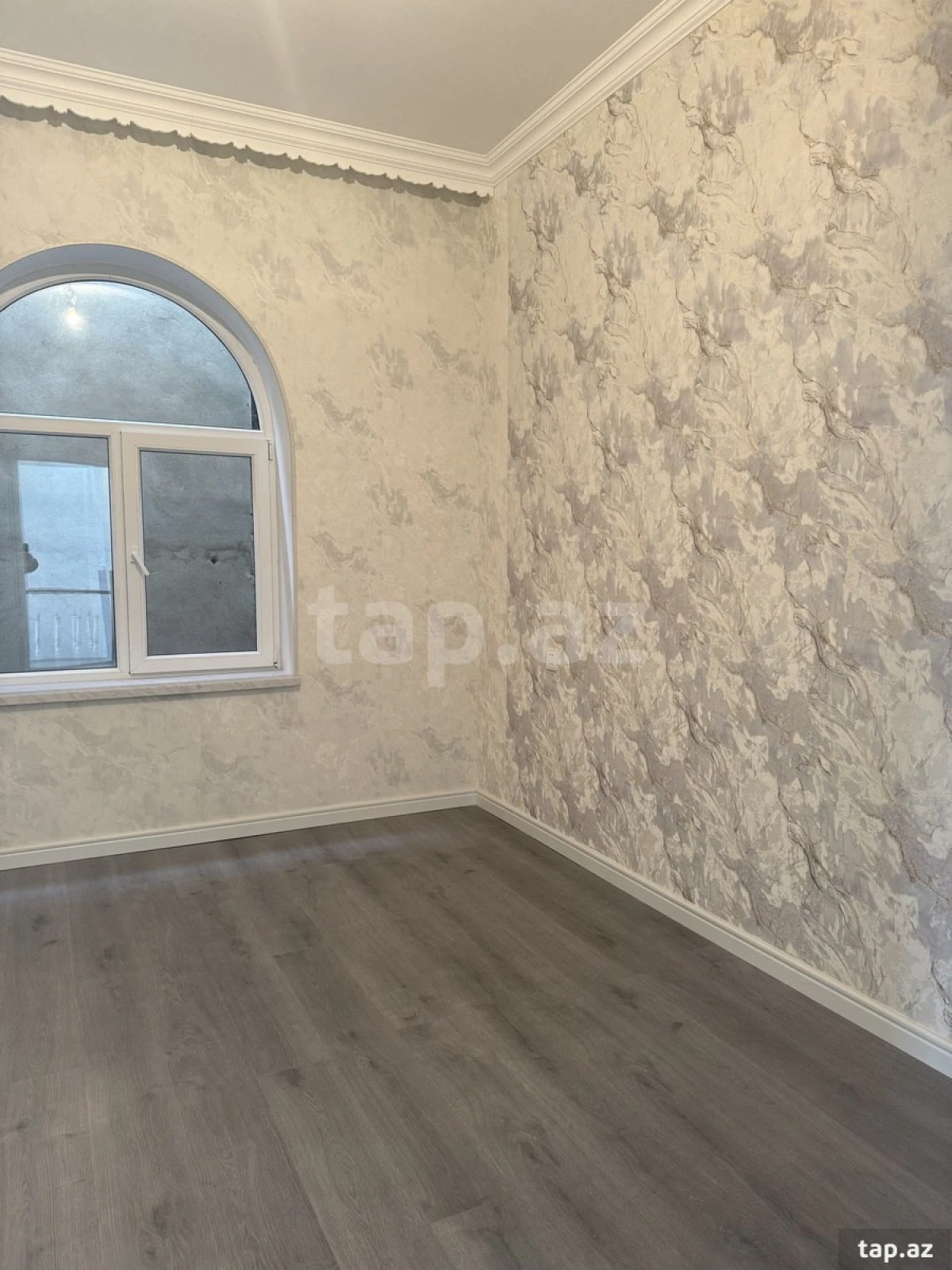 Satılır 6 otaqlı həyət evi