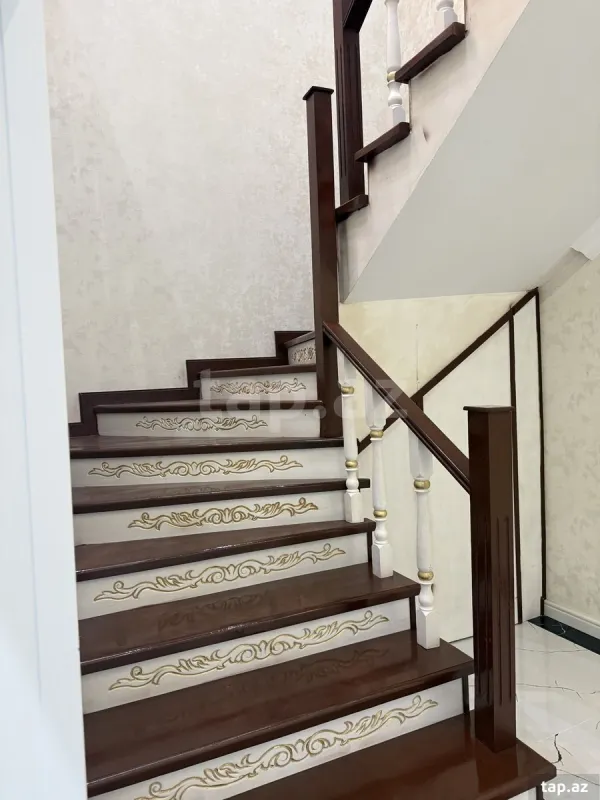 Satılır 6 otaqlı həyət evi