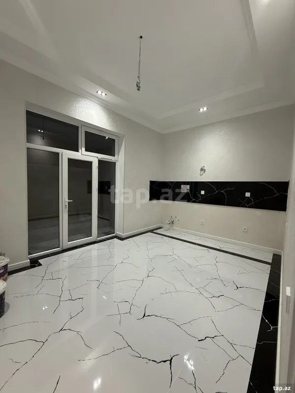 Satılır 6 otaqlı həyət evi