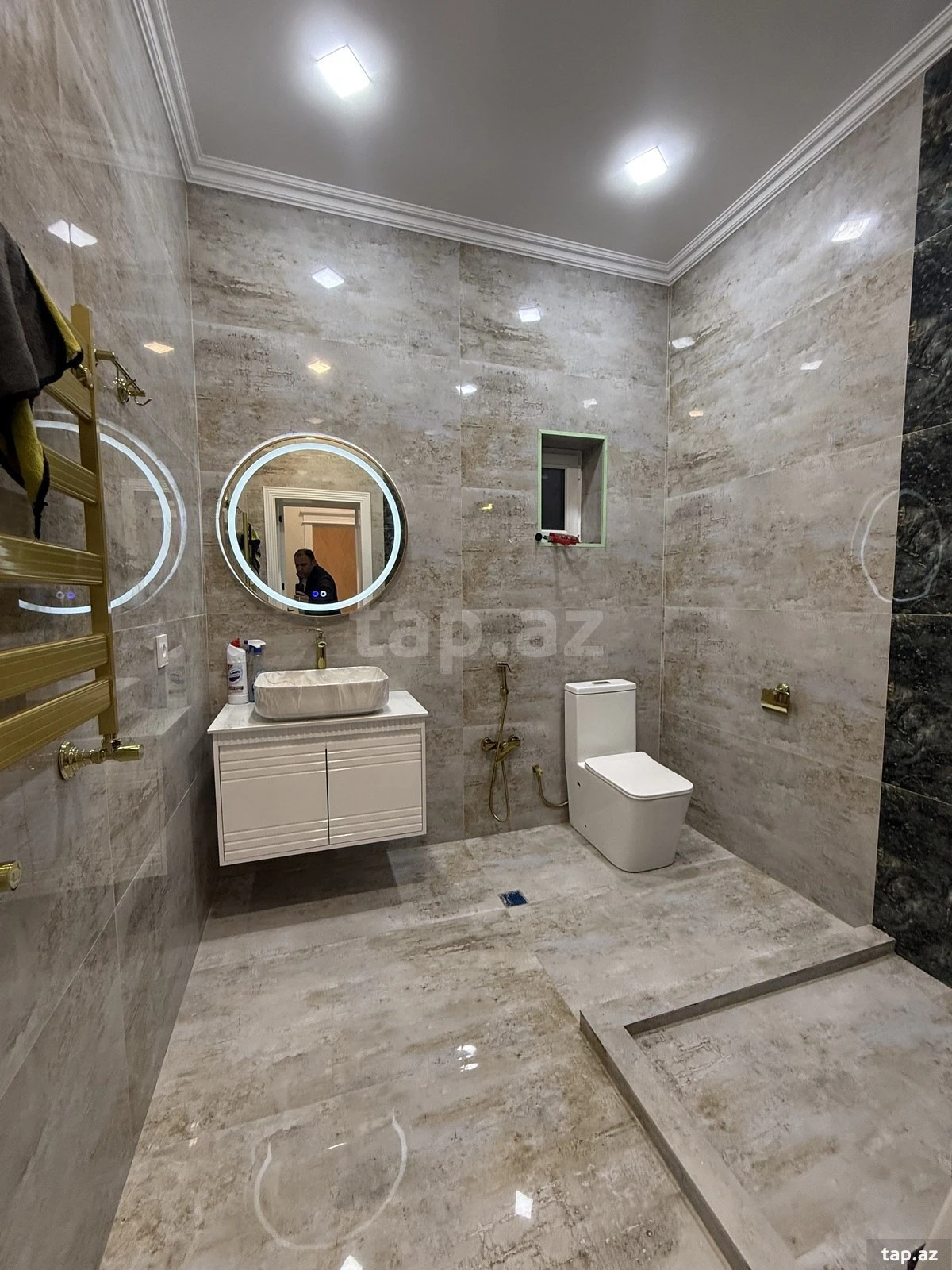 Satılır 6 otaqlı həyət evi