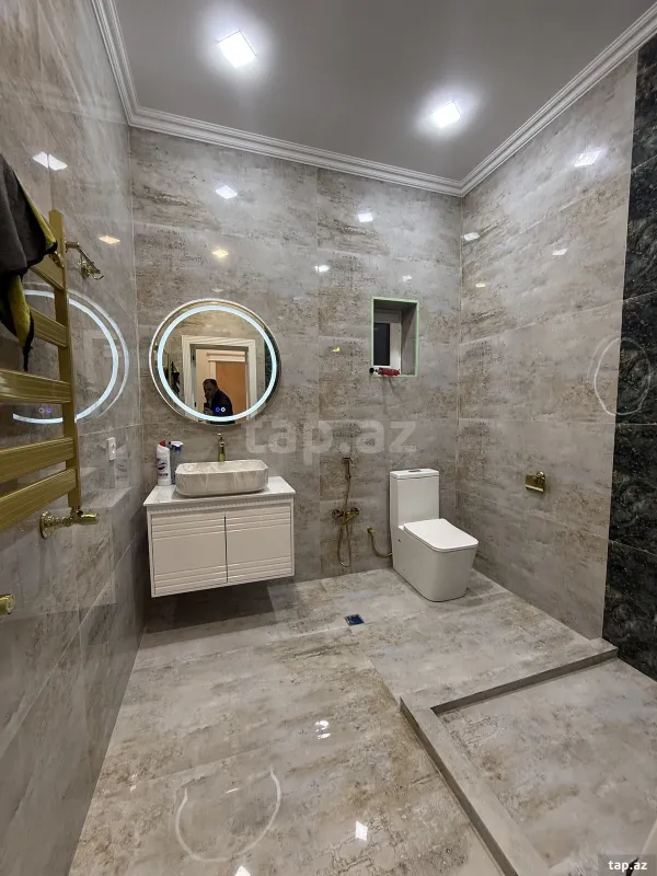 Satılır 6 otaqlı həyət evi