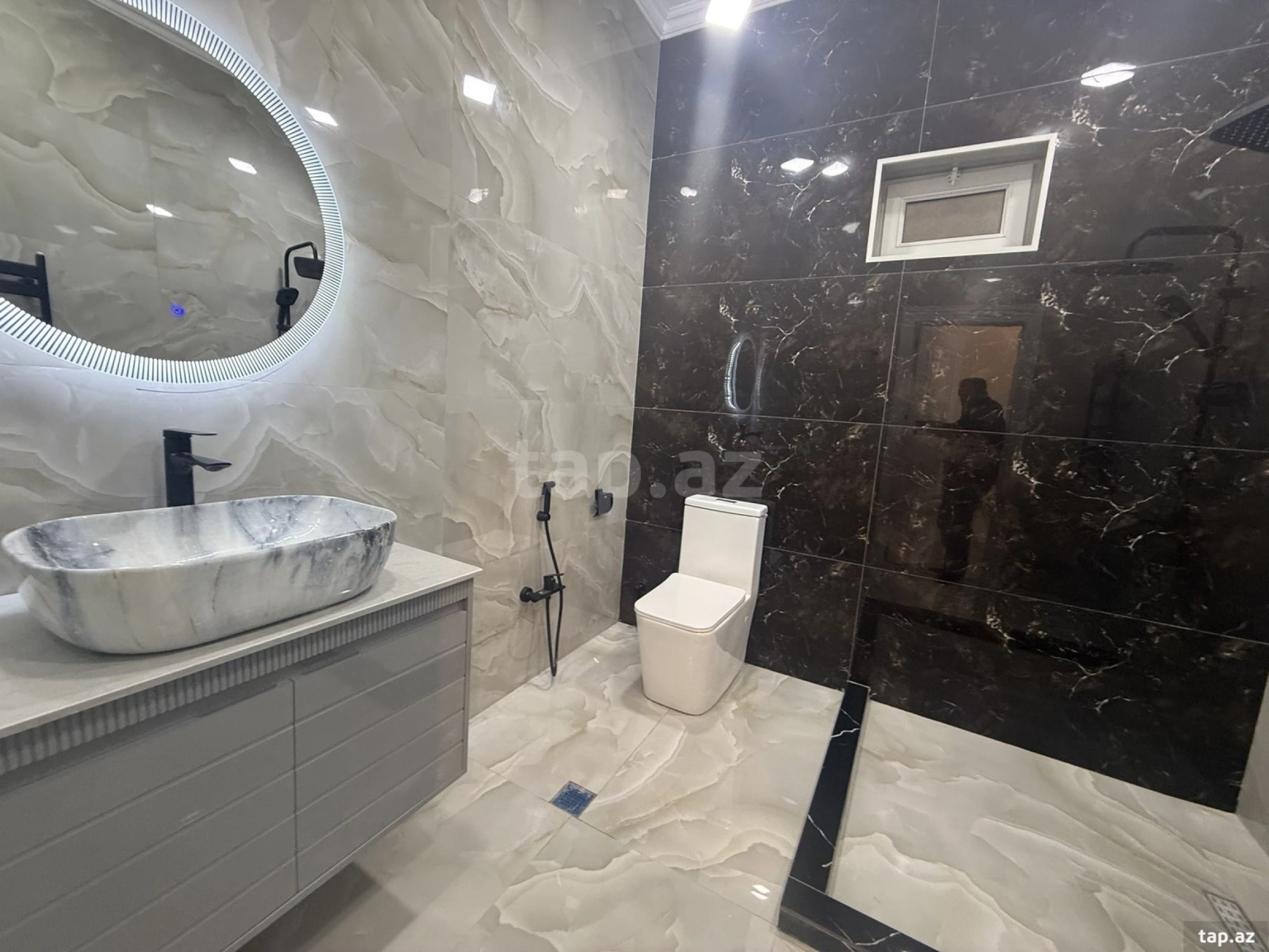 Satılır 6 otaqlı həyət evi