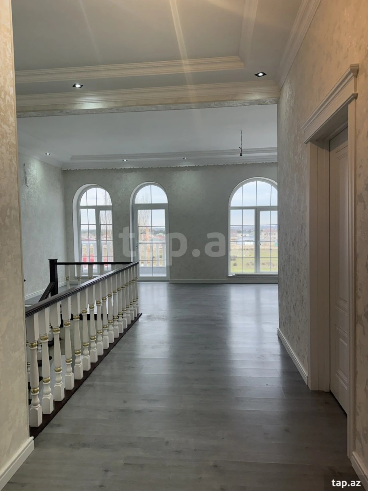 Satılır 6 otaqlı həyət evi