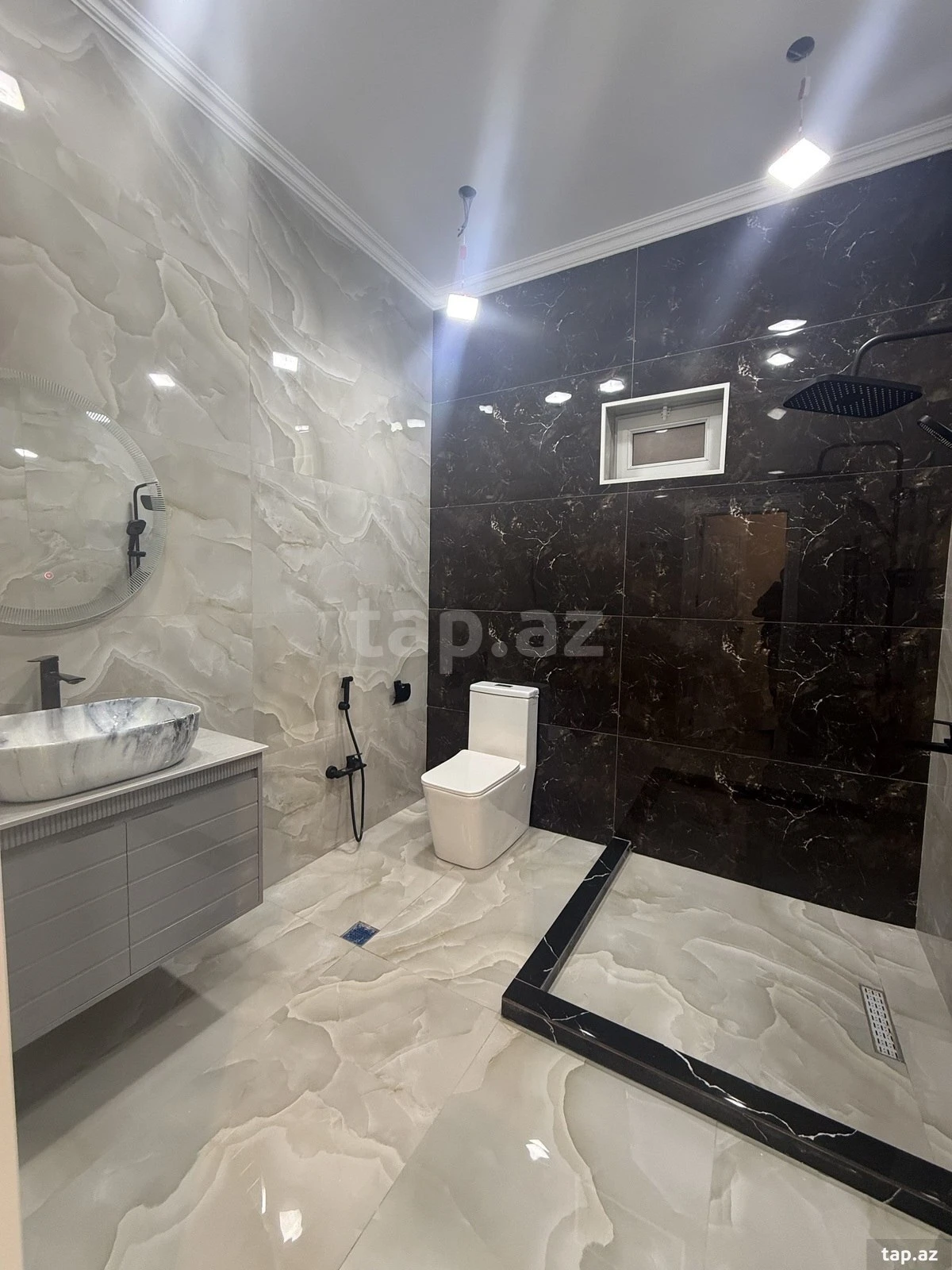 Satılır 6 otaqlı həyət evi