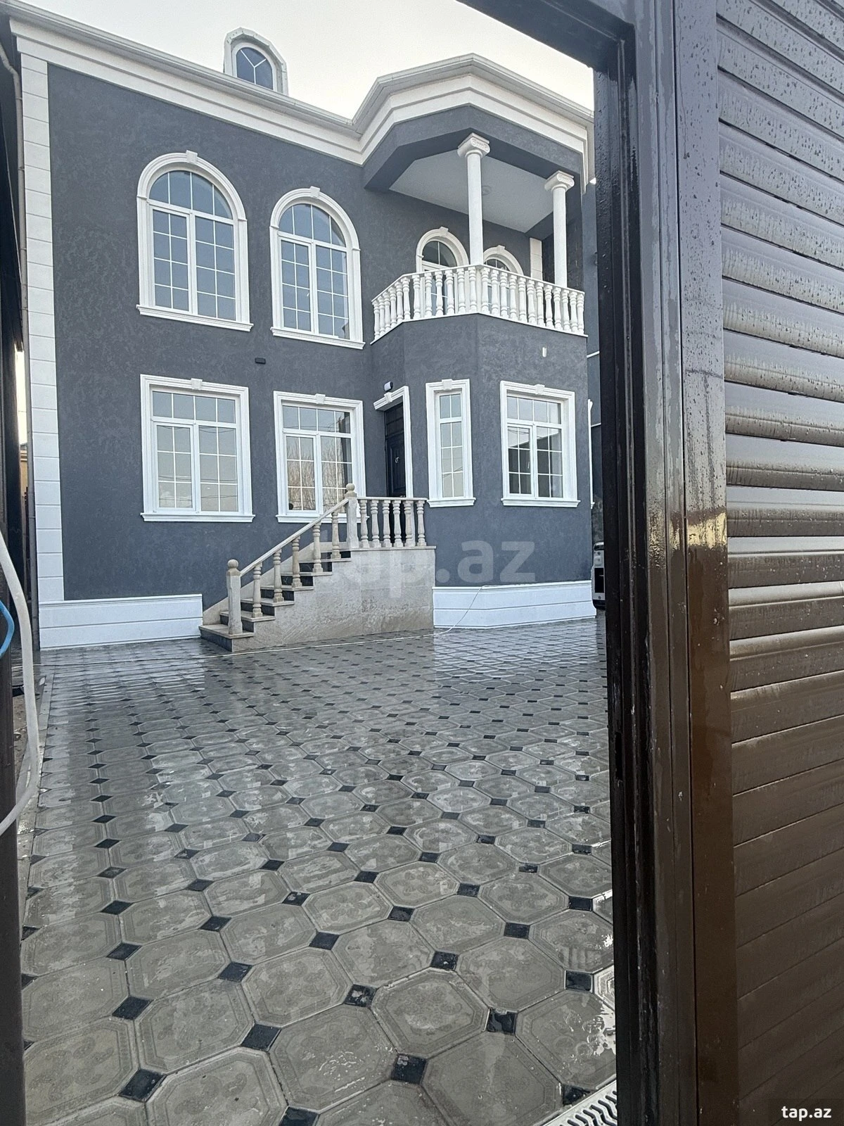 Satılır 6 otaqlı həyət evi