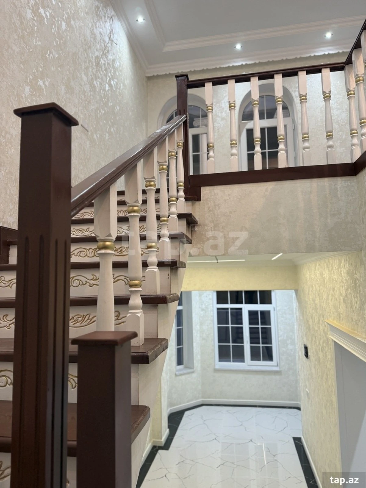 Satılır 6 otaqlı həyət evi