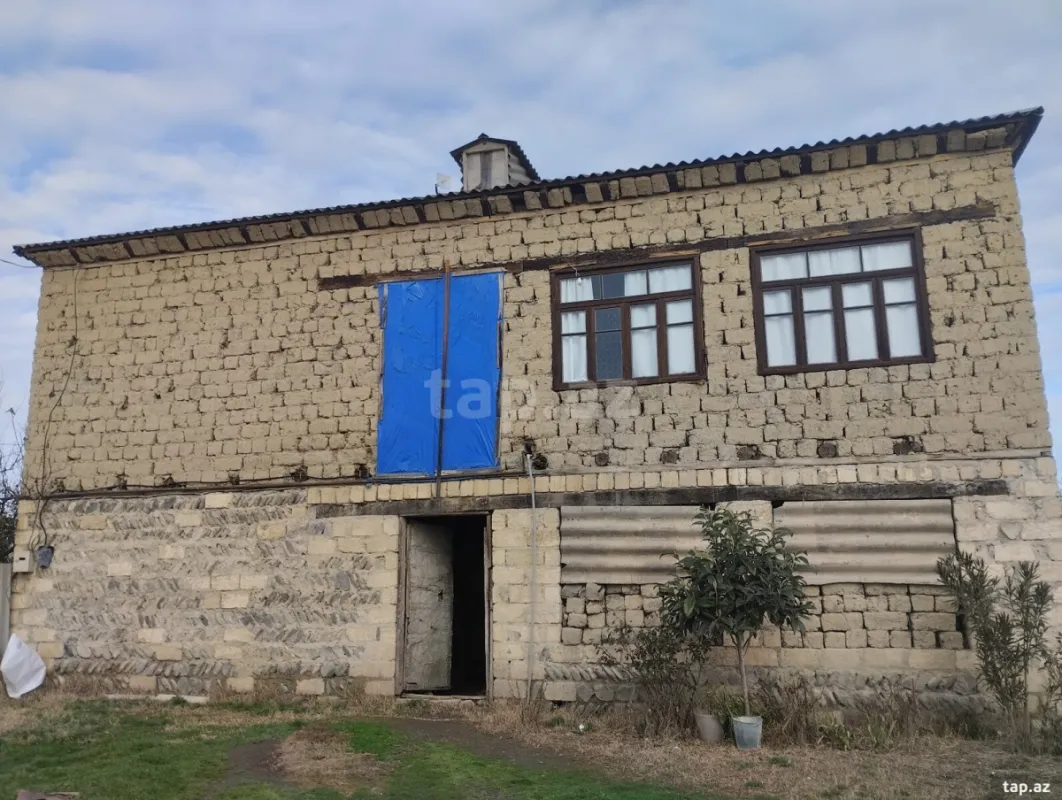 Satılır 6 otaqlı həyət evi