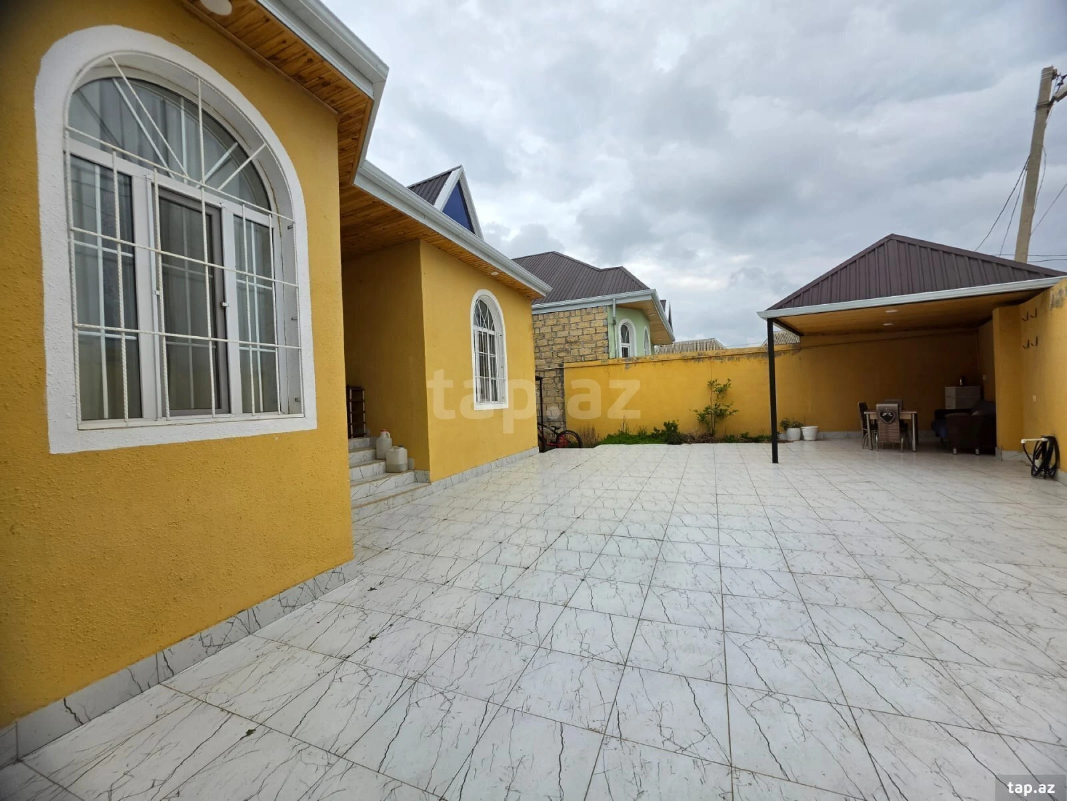 Satılır 4 otaqlı həyət evi