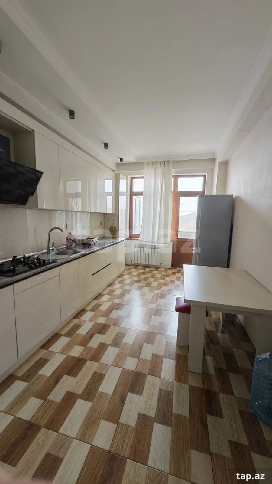 Kirayə verilir 2 otaqlı yeni tikili 90 m²
