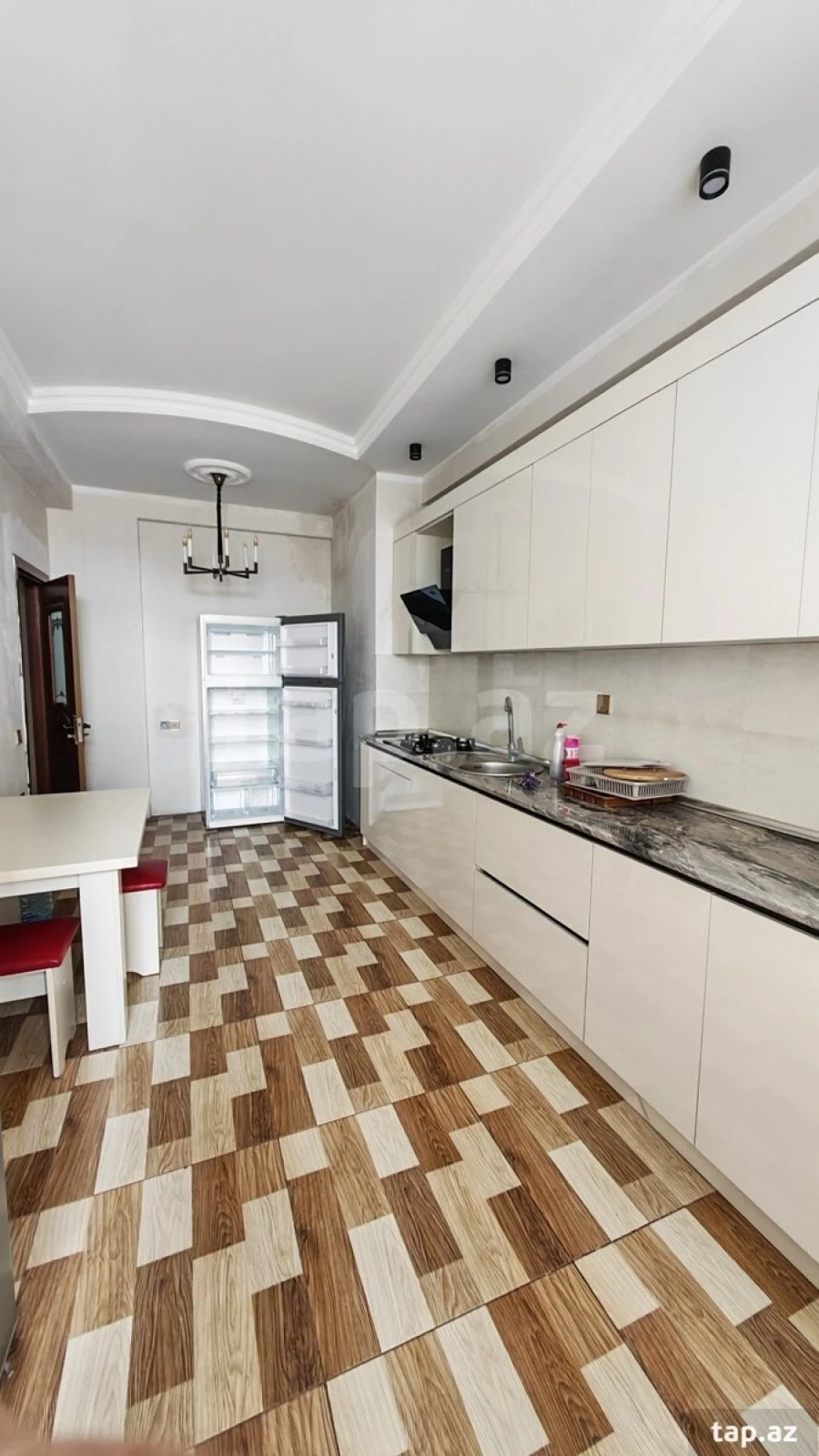 Kirayə verilir 2 otaqlı yeni tikili 90 m²