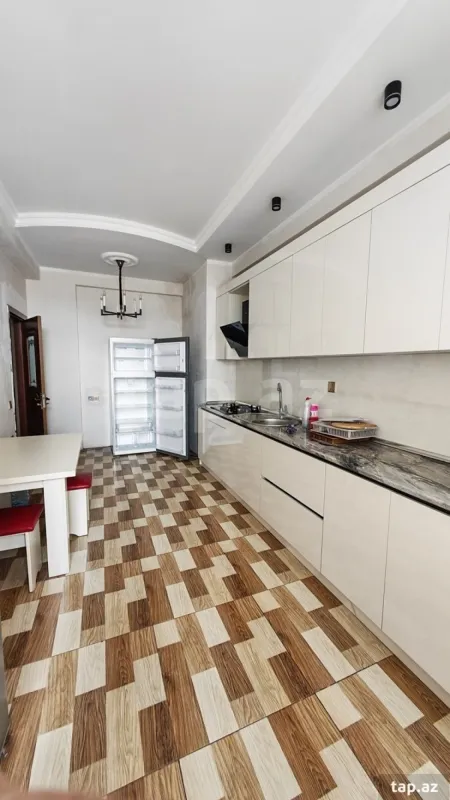 Kirayə verilir 2 otaqlı yeni tikili 90 m²