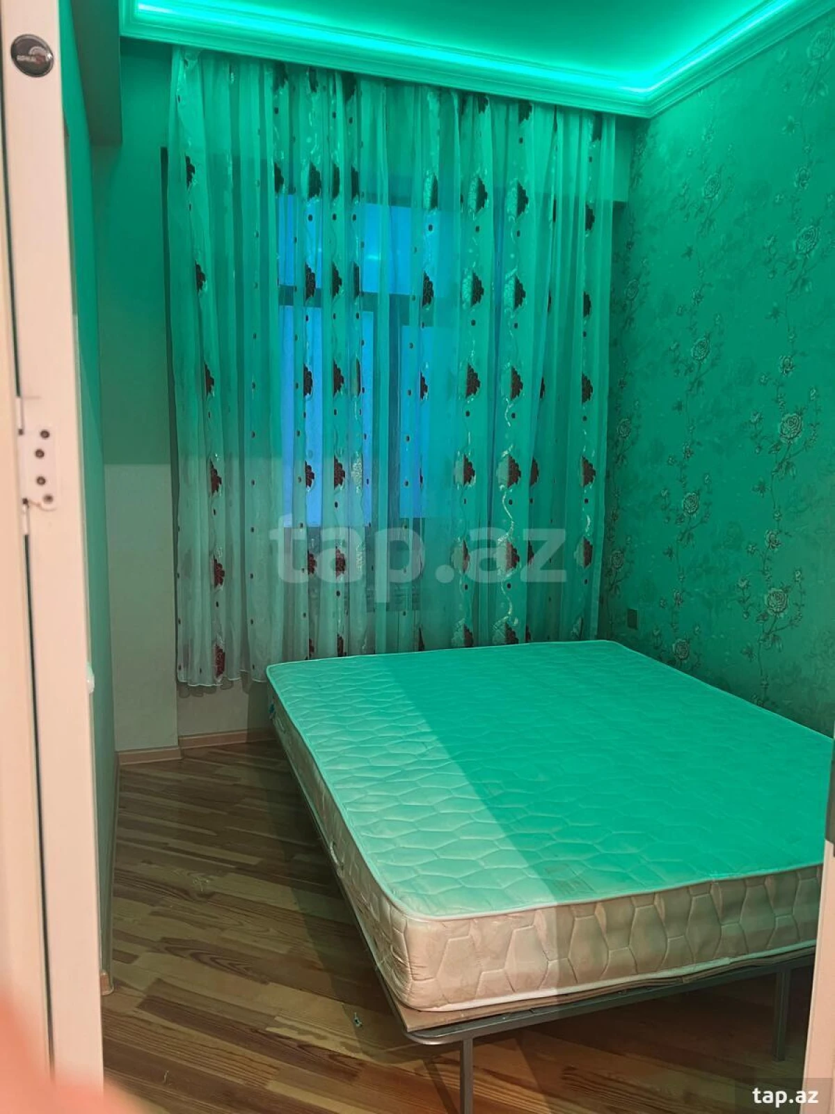 Kirayə verilir 3 otaqlı yeni tikili 95 m²