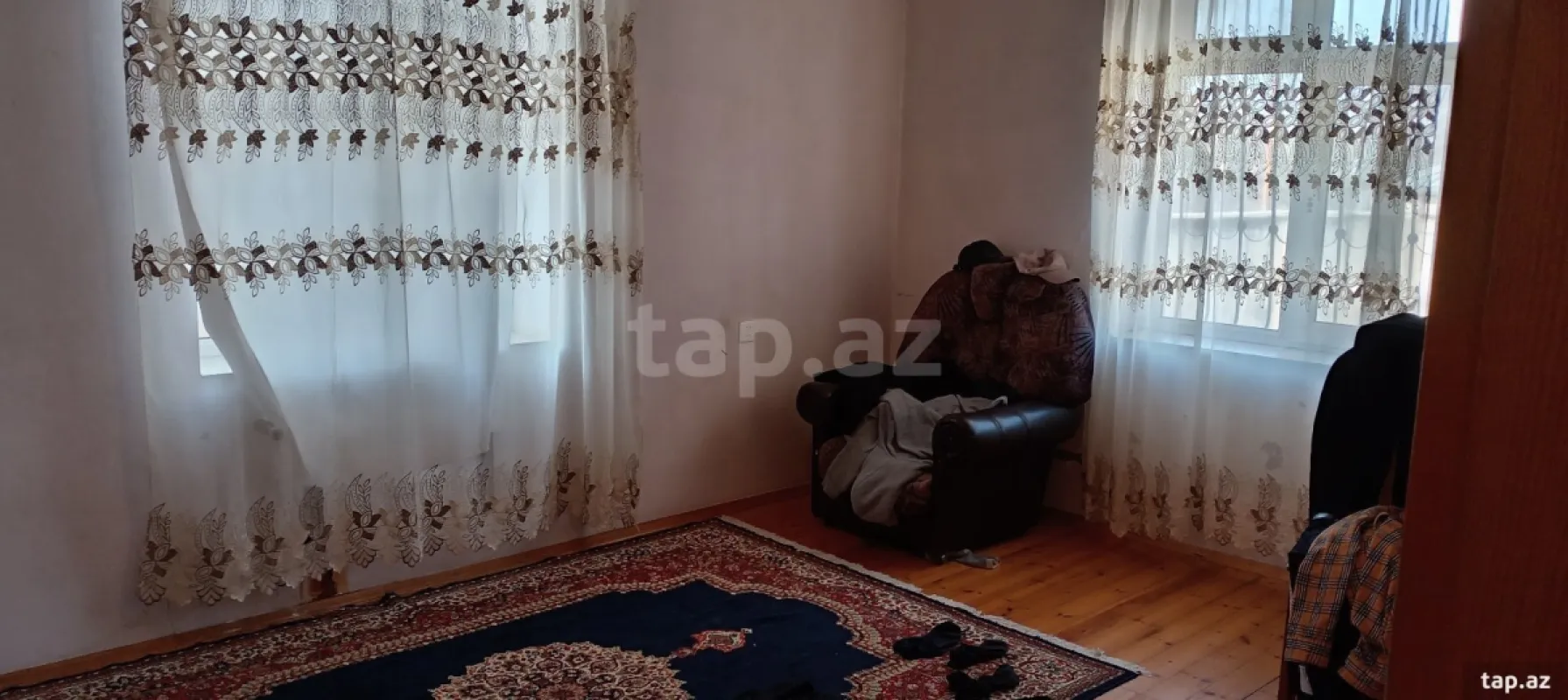 Satılır 5 otaqlı həyət evi