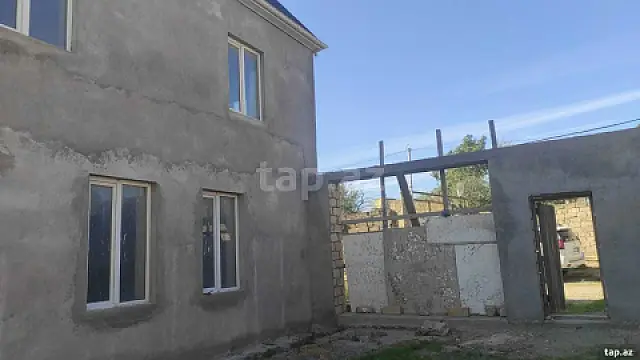 Satılır 6 otaqlı həyət evi
