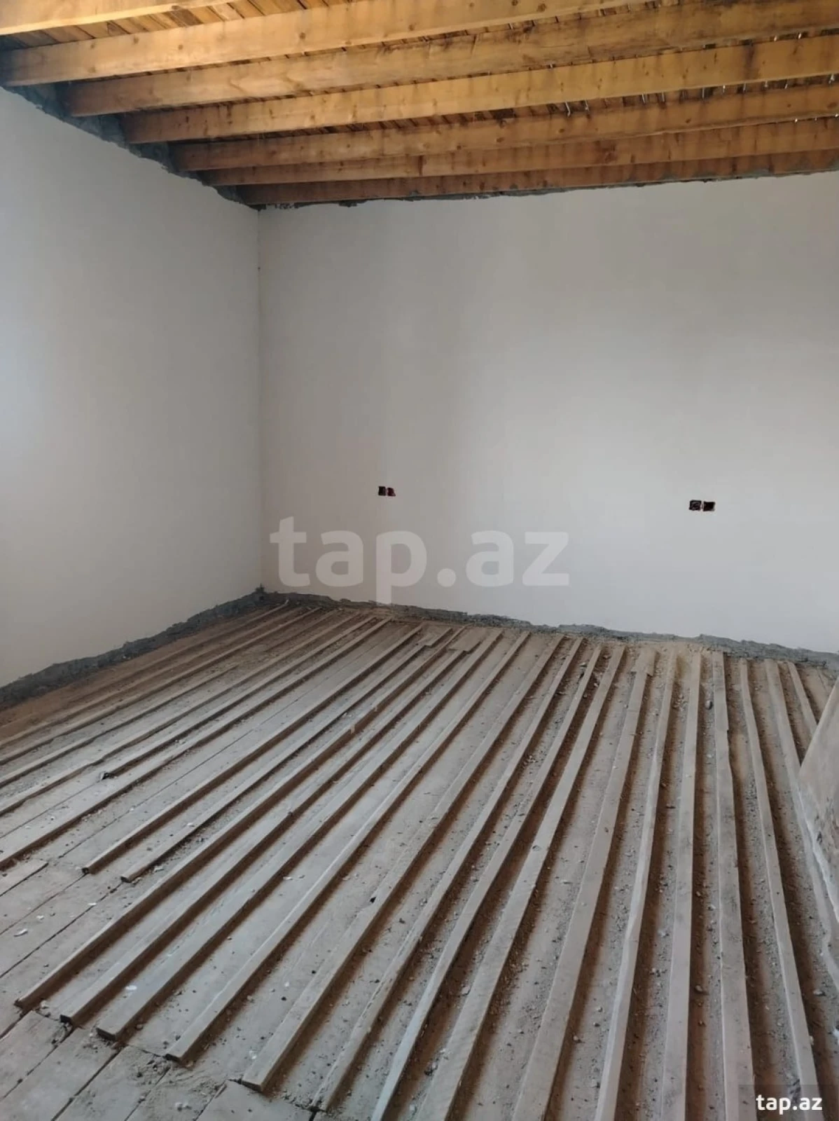 Satılır 6 otaqlı həyət evi