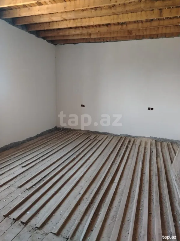 Satılır 6 otaqlı həyət evi