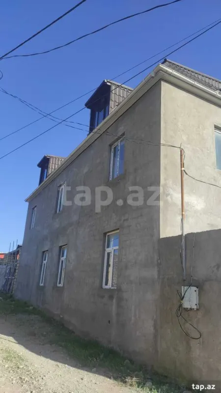 Satılır 6 otaqlı həyət evi