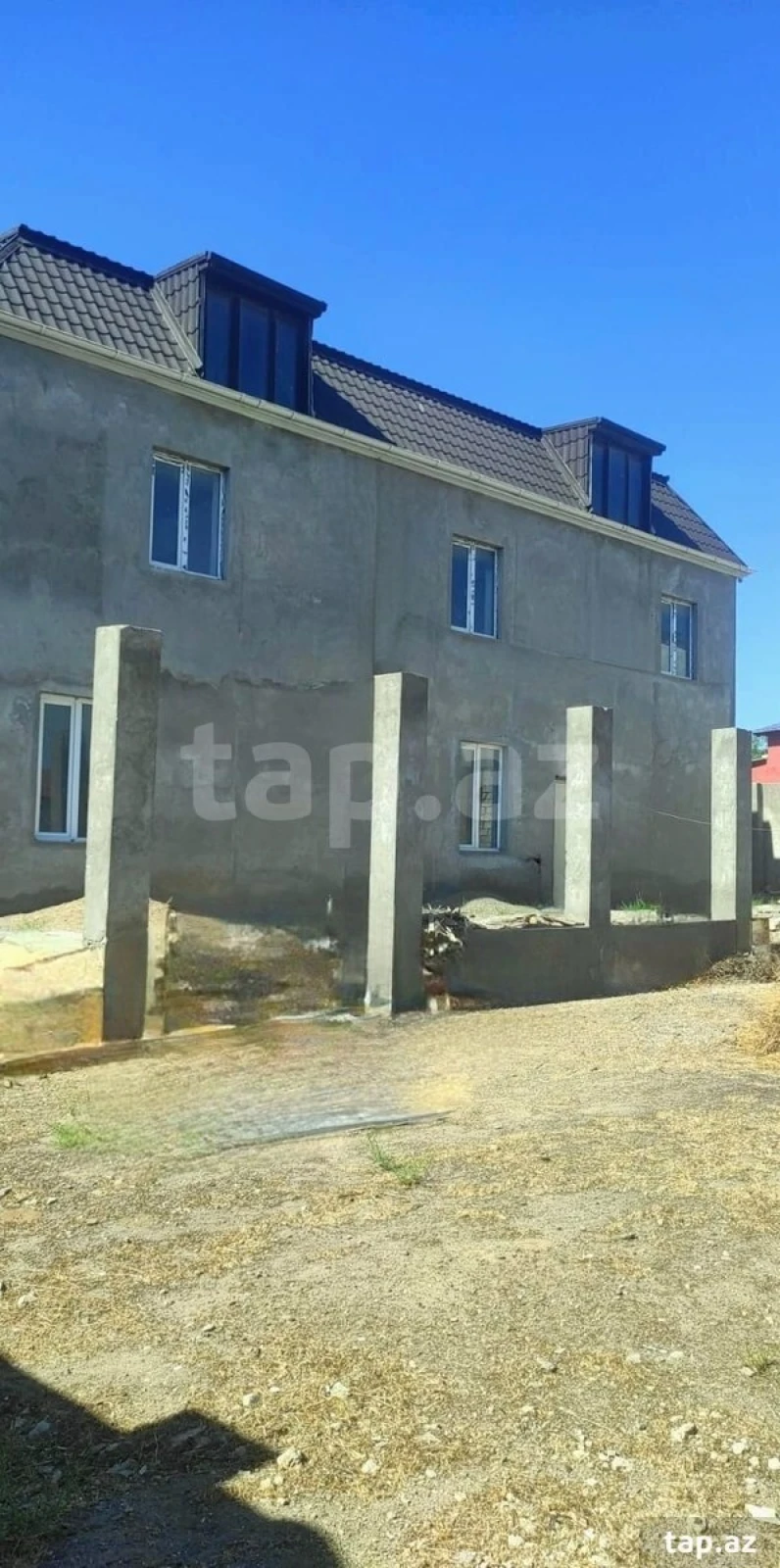 Satılır 6 otaqlı həyət evi