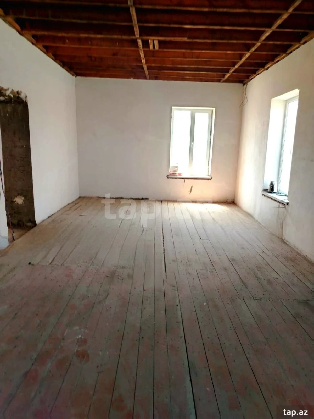 Satılır 6 otaqlı həyət evi