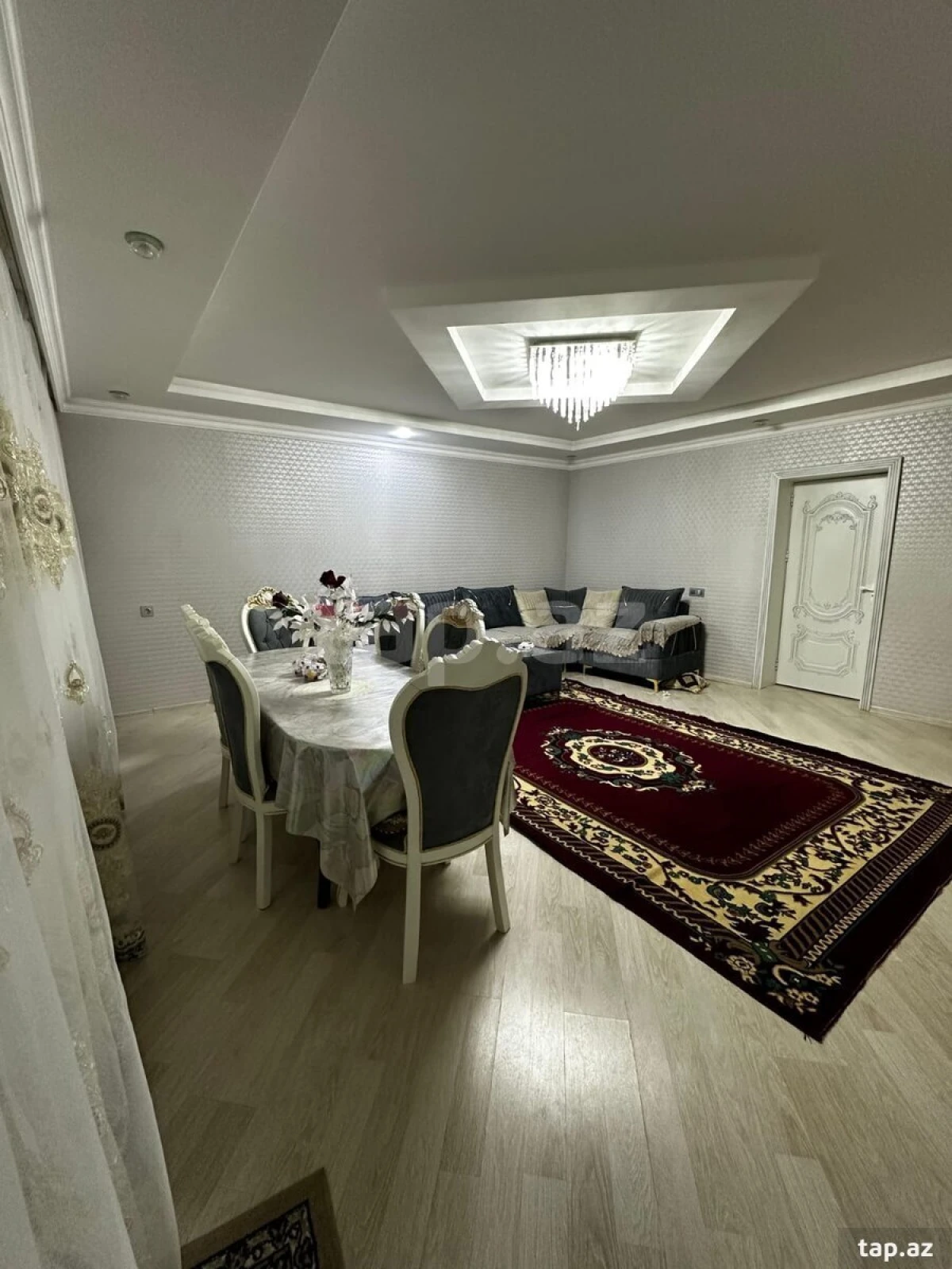 Satılır 5 otaqlı mənzil 120 m²