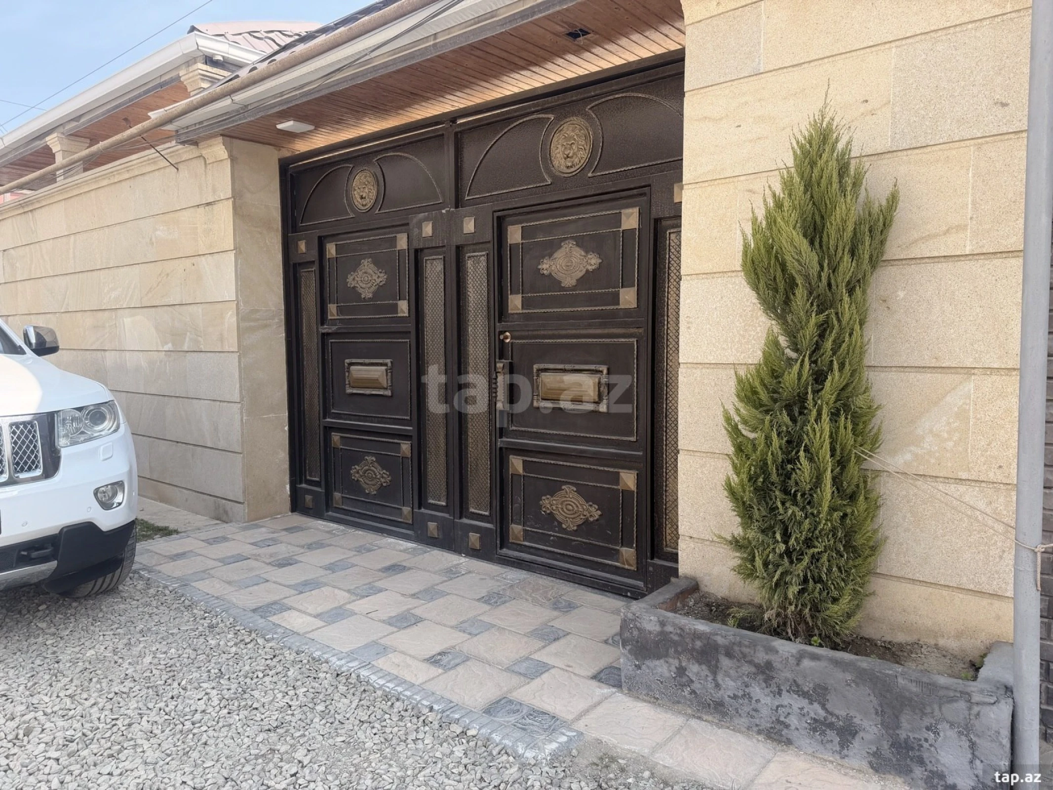 Satılır 4 otaqlı həyət evi 300 m²