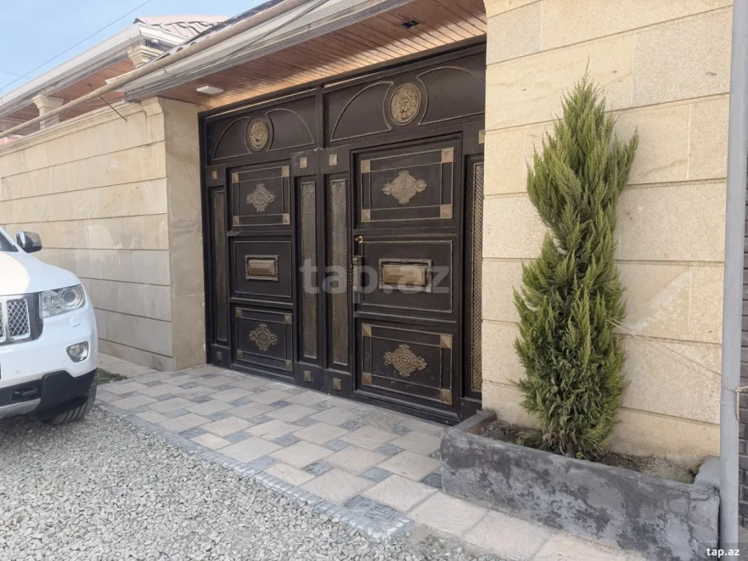 Satılır 4 otaqlı həyət evi 300 m²