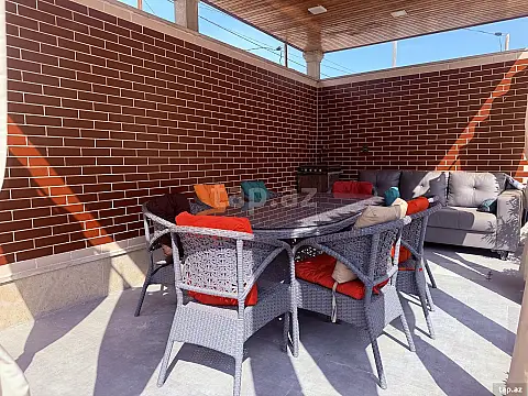 Satılır 4 otaqlı həyət evi 300 m²
