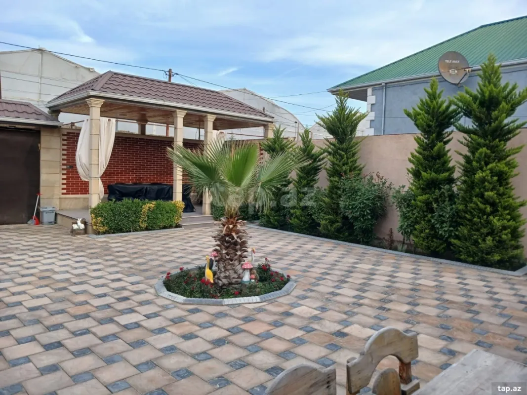 Satılır 4 otaqlı həyət evi 300 m²