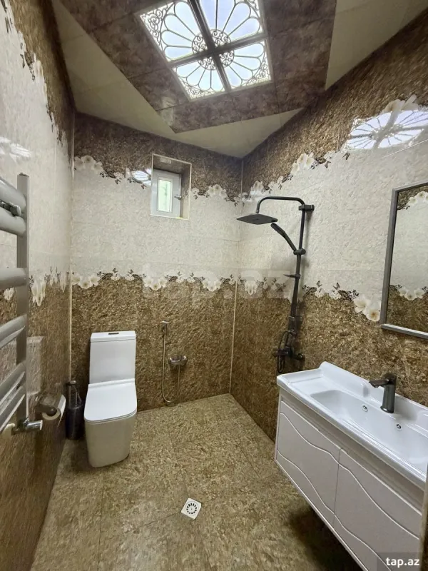 Satılır 4 otaqlı həyət evi 300 m²