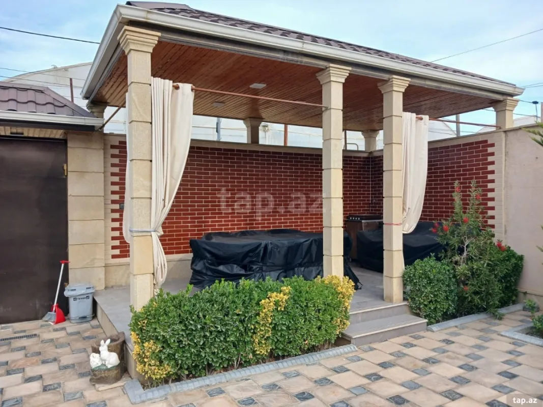 Satılır 4 otaqlı həyət evi 300 m²
