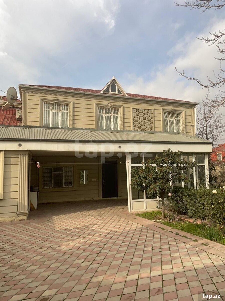 Satılır 8 otaqlı həyət evi 220 m²