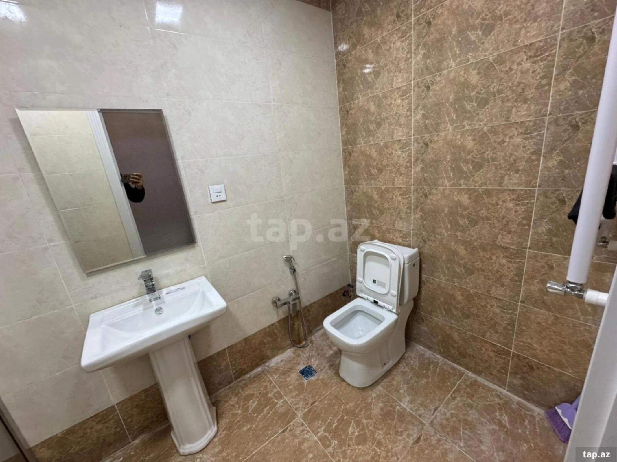 Kirayə verilir 2 otaqlı yeni tikili 75 m²