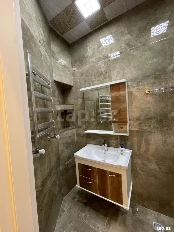 Kirayə verilir 4 otaqlı yeni tikili 124 m²