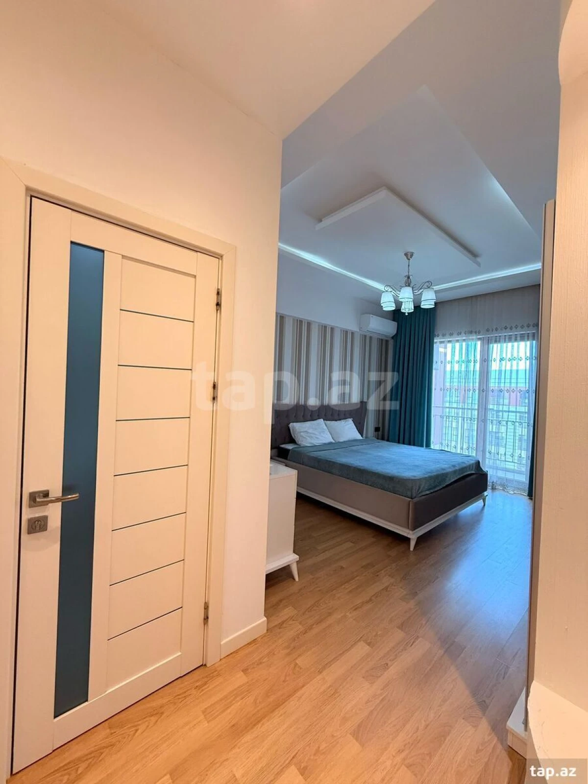 Kirayə verilir 3 otaqlı yeni tikili 155 m²