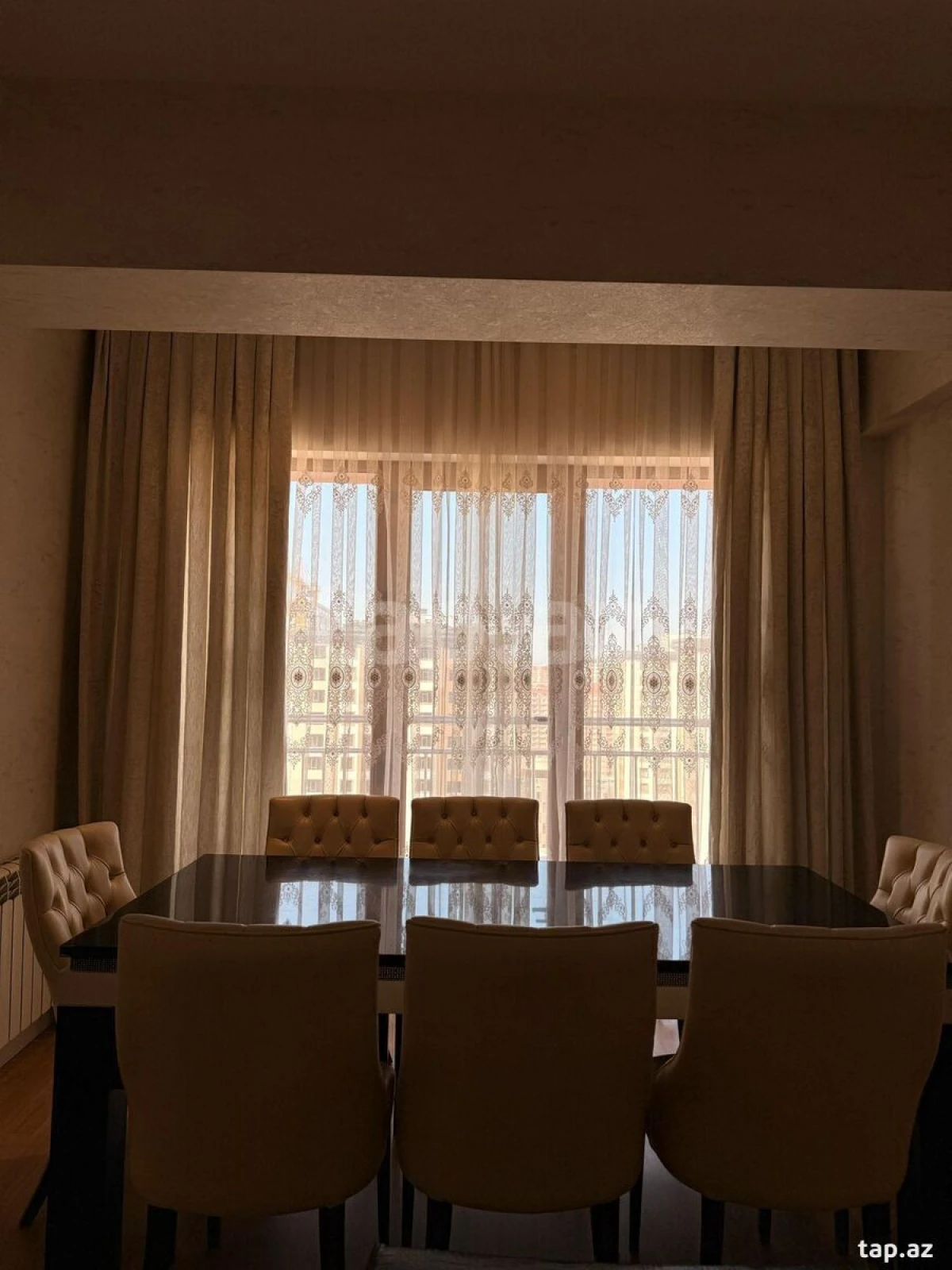 Kirayə verilir 3 otaqlı yeni tikili 155 m²