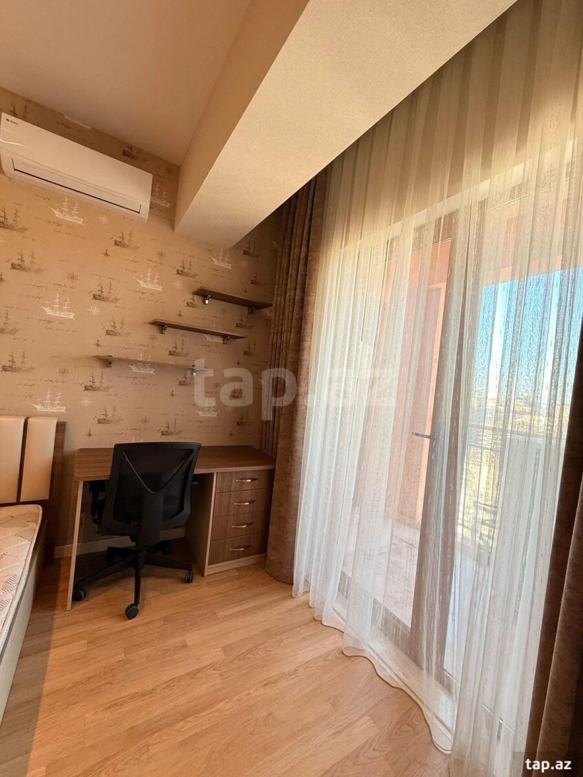 Kirayə verilir 3 otaqlı yeni tikili 155 m²